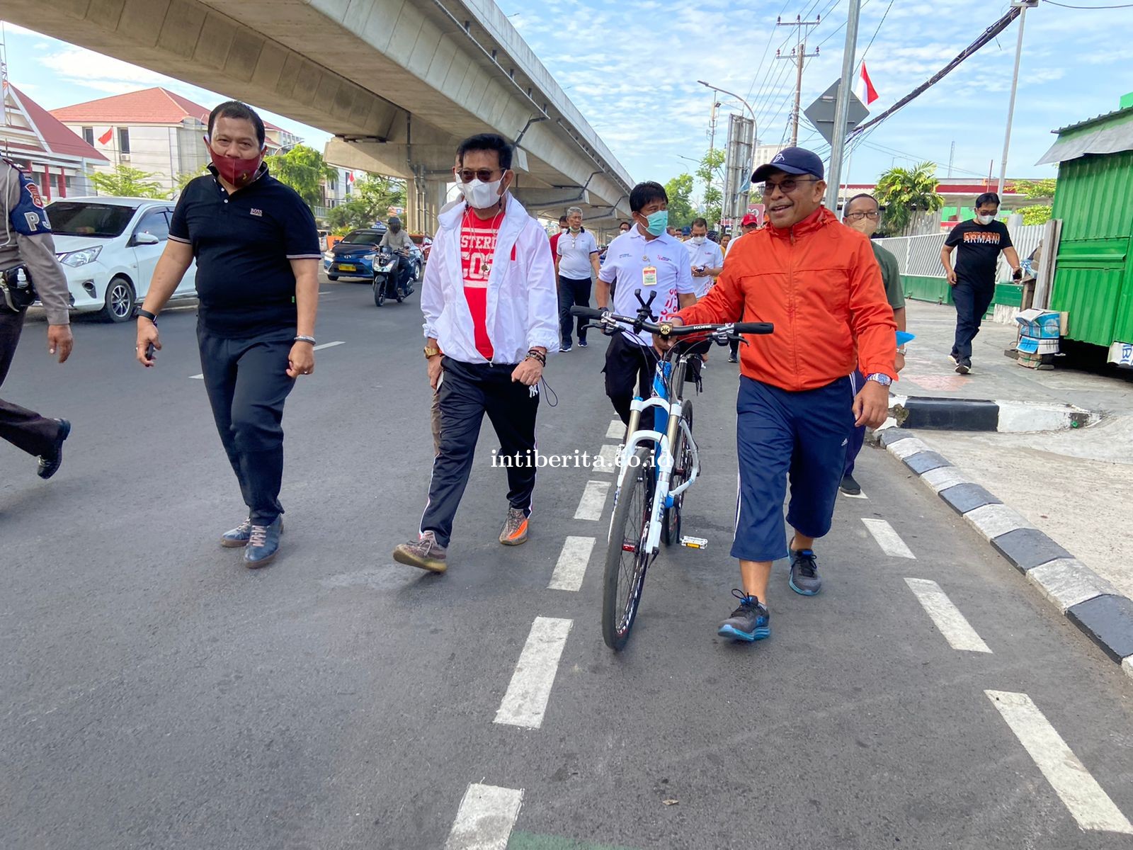 Mentan Syahrul Yasin Limpo Bernostalgia Jalan Kaki dari Claro ke Taman Pakui