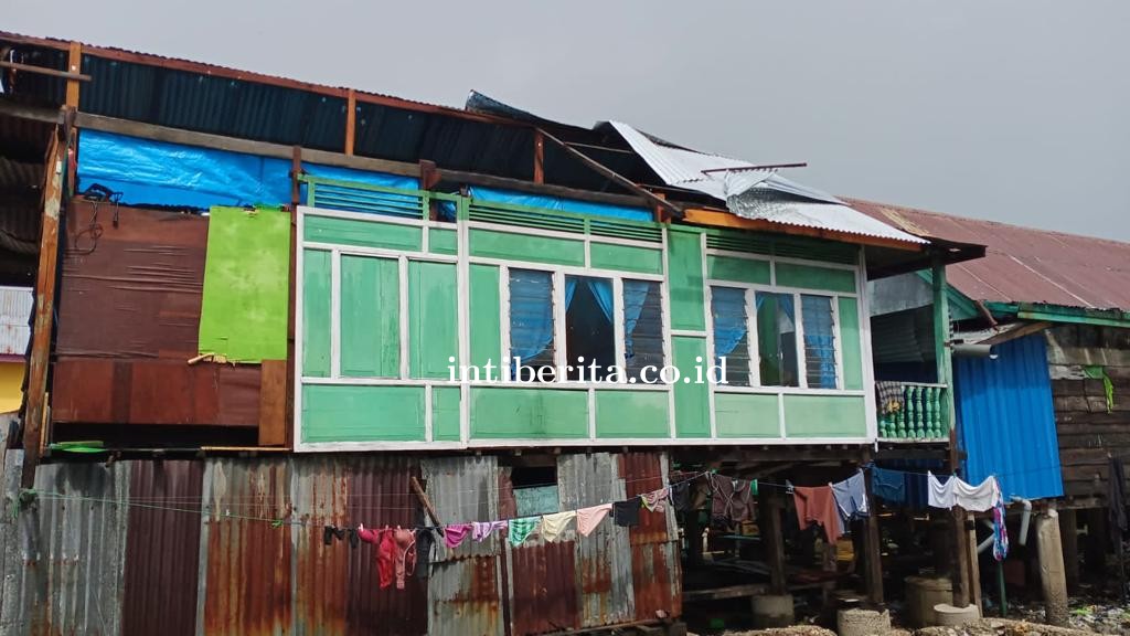 Gubernur Kirim Bantuan Logistik Korban Angin Puting Beliung di Lanroe, Kabupaten Bone